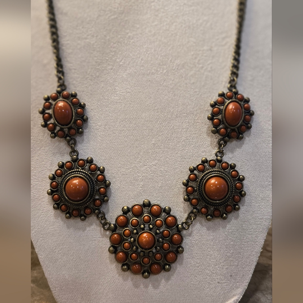 Fashion necklace ✨️ ✨️ - Picture 2 of 3